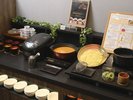 「博多豚骨ラーメンと日替わり自家製スパイスカレー」ご飯のお供も豊富に揃っています