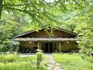 森の中に佇む古民家造りの一軒宿