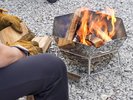 火を囲んでのんびりとした時間