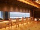 【創作和食「一」】カウンターは料理長の技を間近に見られる特等席。指宿の夕陽と共に。