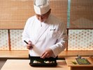 京都、東京などの名立たる和食店で研鑽を積んできた北野料理長。創作和食で薩摩の食材との新たな出会いを。