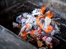 炭火で香ばしく仕上げる、旅の手ぶらBBQ