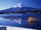 ■富士山と河口湖と雪＜冬＞(写真提供：富士河口湖　観光課)
