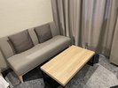デラックスダブル_テーブルとソファ