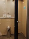 1Fエレベーター横に喫煙所を用意しております。電子タバコおよび紙タバコはこちらでご使用ください。