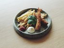 【お食事処/お子様向け食事一例】エビフライとフライドポテトをご用意しております。