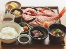 【お食事処/朝食一例】酸・苦・甘・辛・鹹の五味を取り入れたバランスの良い朝食。
