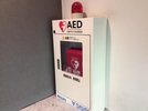 ロビーには緊急時に備えAEDも設置しています。