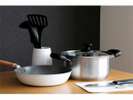 食器類や調理器具を全室に
