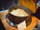 ◆ご当地逸品『カニ飯』◆ カニとご飯を一緒に混ぜ込み炊き込んだ『カニ飯』をご用意いたしました♪