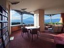 雄大な富士山を眺める絶景のラウンジスペース