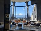 ロビーからは雄大な富士山を真正面からご覧いただけます。