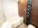 【プレミアム・コーナー・ツイン】ベッド幅1400mm×2台 風呂・トイレ洗面別 ボディーシャワー