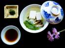 朝食(一例)湯豆腐