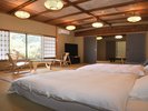 2022年4月リニューアル、当館2室目の温泉露天風呂付客室「広重」若松オリジナル和ベッドを配した本間