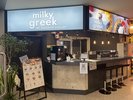 ホテル1Fフードコート内グリークヨーグルト専門店「milkygreek」店舗