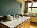 【2階:Dining&kitchen】黒板前の調理台に炊飯器やレンジ、トースターを設置♪