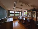 【2階:Dining&kitchen】元家庭科室を活用!みんなでワイワイ自炊や食事を楽しめる特別な空間です。