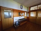 【2階】2階貸切フロアの洗面コーナー。複数人で並んで使える広い洗面台とトイレ完備でファミリーも安心!