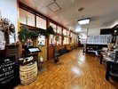 1階にはカフェや美容室を併設。木の温もりあふれるウエダビレッジで、ゆったりとした時間を過ごせます。