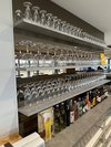 Barでは男鹿のクラフトビールや秋田の地酒を楽しむことができます