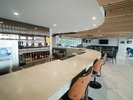 Barでは男鹿のクラフトビールや秋田の地酒を楽しむことができます