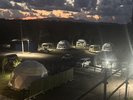 夜のグランピングエリアです