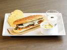 バジルチキンプレスサンド