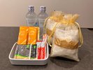 人数分のアメニティ・ドリップコーヒー・ティーパック、一部屋2本のミネラルウォーターをご用意