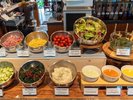 彩り豊かなサラダバーで、ヘルシーな朝をスタート