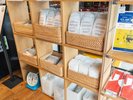 旅の必需品はこちらに♪スリッパやアメニティはご自由にお持ちください!