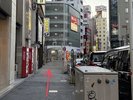 C突き当りの交差点まで直進します。