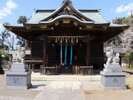 埼京線沿いの坂を上ったところにある「赤羽八幡神社」「SUPER EIGHT」ゆかりの神社として人気!