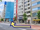 Cドトールコーヒーショップさん、銀行ATMを過ぎ、ビッグエコーさんを右折します。
