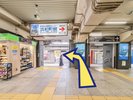 @JR浜松町駅を北口から出て、正面高架下の横断歩道を渡り、左折します。