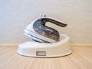 アイロン(アイロン台と共にフロントにて貸出し※数に限りがございます)