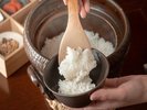 朝食|土鍋でふっくら炊き上げたご飯は格別の味わい(一例)