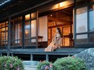 レストラン|1本の大木から作られた築150年の古民家をリノベーションしたレストラン