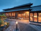 レストラン|1本の大木から作られた築150年の古民家をリノベーションしたレストラン