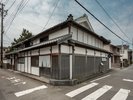 時の流れを感じる、趣ある古民家のたたずまい