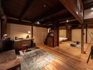 稲村101|静かな時間が流れる、ゆったりとくつろげるリビング空間。