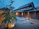 稲村101|風景と調和した、心安らぐ客室の外観。
