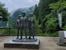 【大山ダム/進撃の巨人銅像】当宿からお車で18分(約11km)