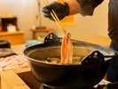 【朝食】特製スープにくぐらせた豚しゃぶしゃぶ。できたてをどうぞ