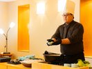 料理人が一品一品、丁寧に仕上げる夕食のひと皿。
