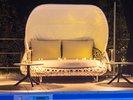 夜風に吹かれながら過ごす、贅沢なプールサイドタイム