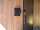 自然素材に包まれる、やさしい玄関