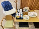 【3Fレストラン】子供椅子(ベルトなし)・ハイローチェア(2台)・エプロン・お皿・コップ・カラトリー
