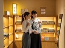【浴衣処】鏡があるのでお似合いものをお選びいただけます。