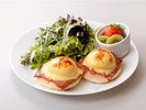 エロイーズカフェ ベーコンエッグベネディクト